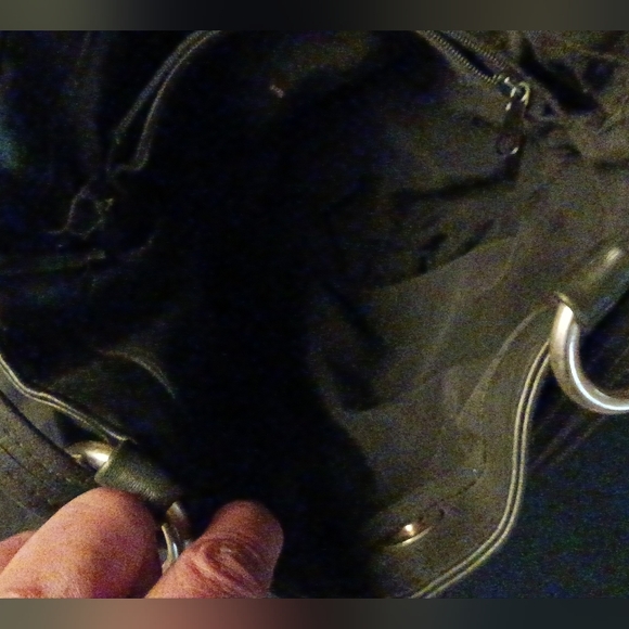 Vintage black leather shoulder/crossbody bag - Picture 4 of 5